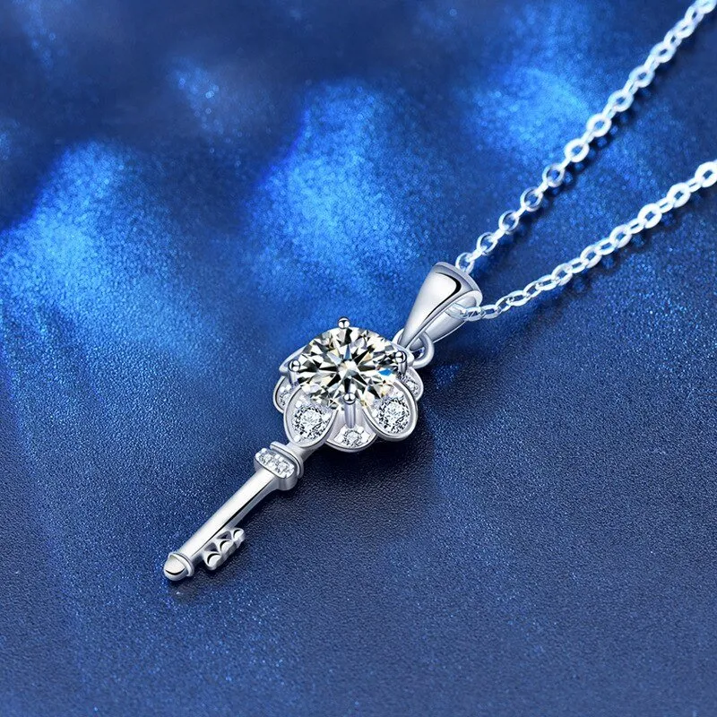 1.0ct Round Cut Diamond Flower Key Necklace