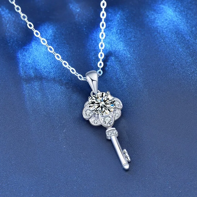 1.0ct Round Cut Diamond Flower Key Necklace
