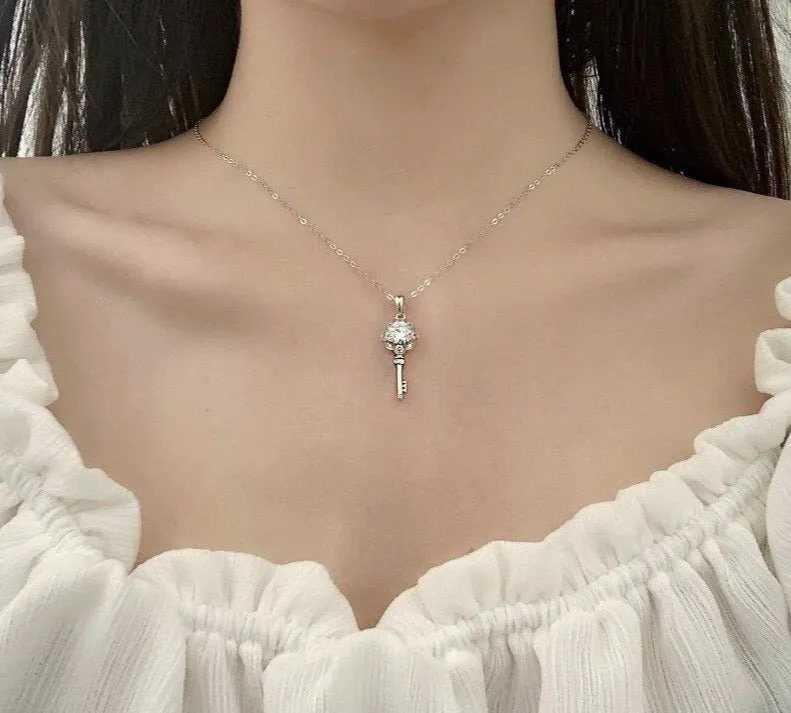 1.0ct Round Cut Diamond Flower Key Necklace
