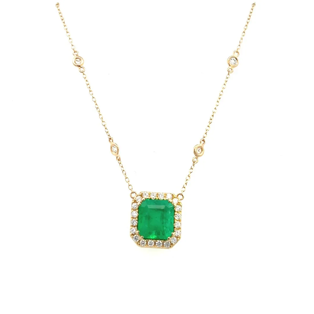 18K Yellow Gold Emerald And Diamond Halo Necklace (3.59ctw)