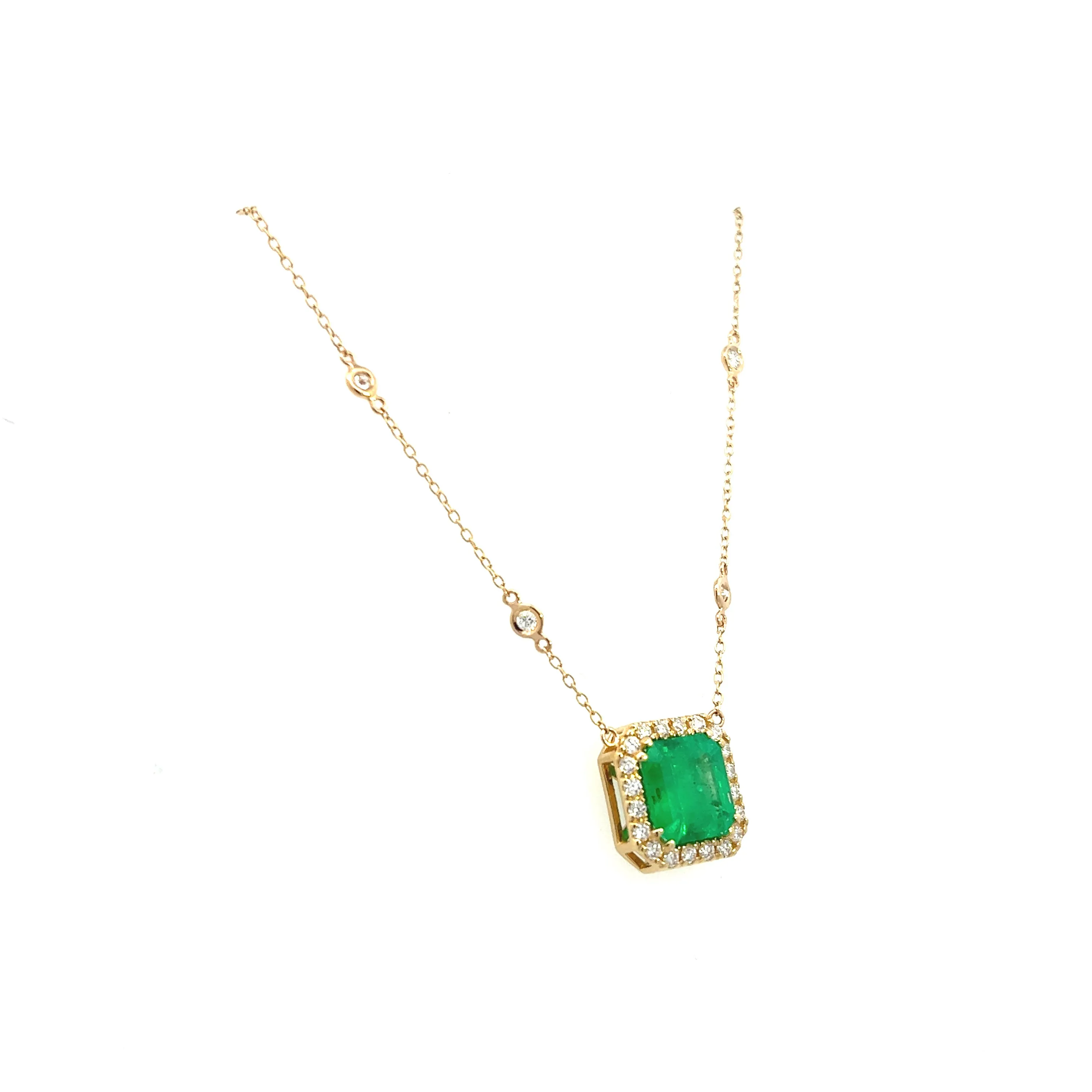 18K Yellow Gold Emerald And Diamond Halo Necklace (3.59ctw)