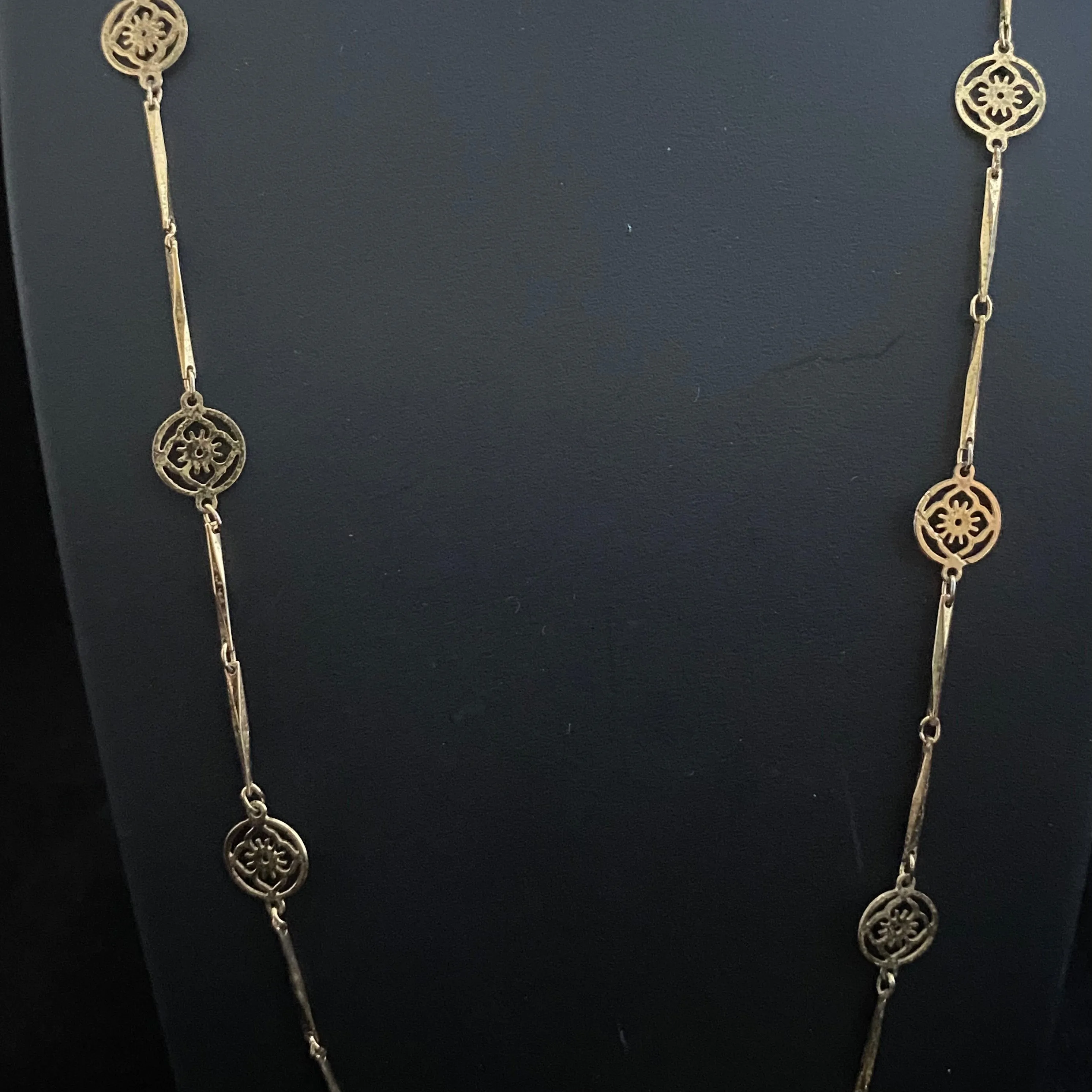 1979 Avon Flowerlace Necklace