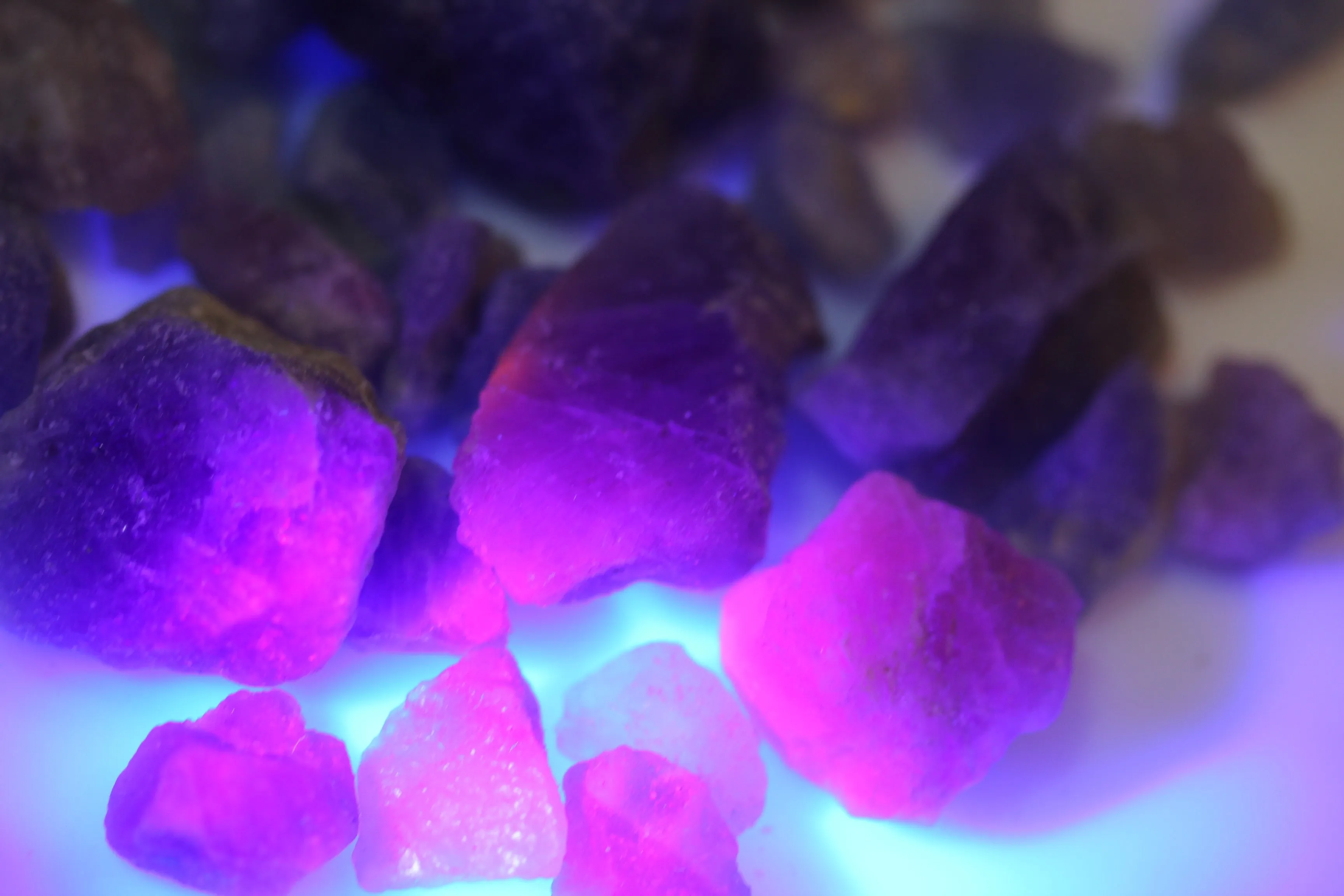 58 grams Natural Raw Hackmanite Fluorescence