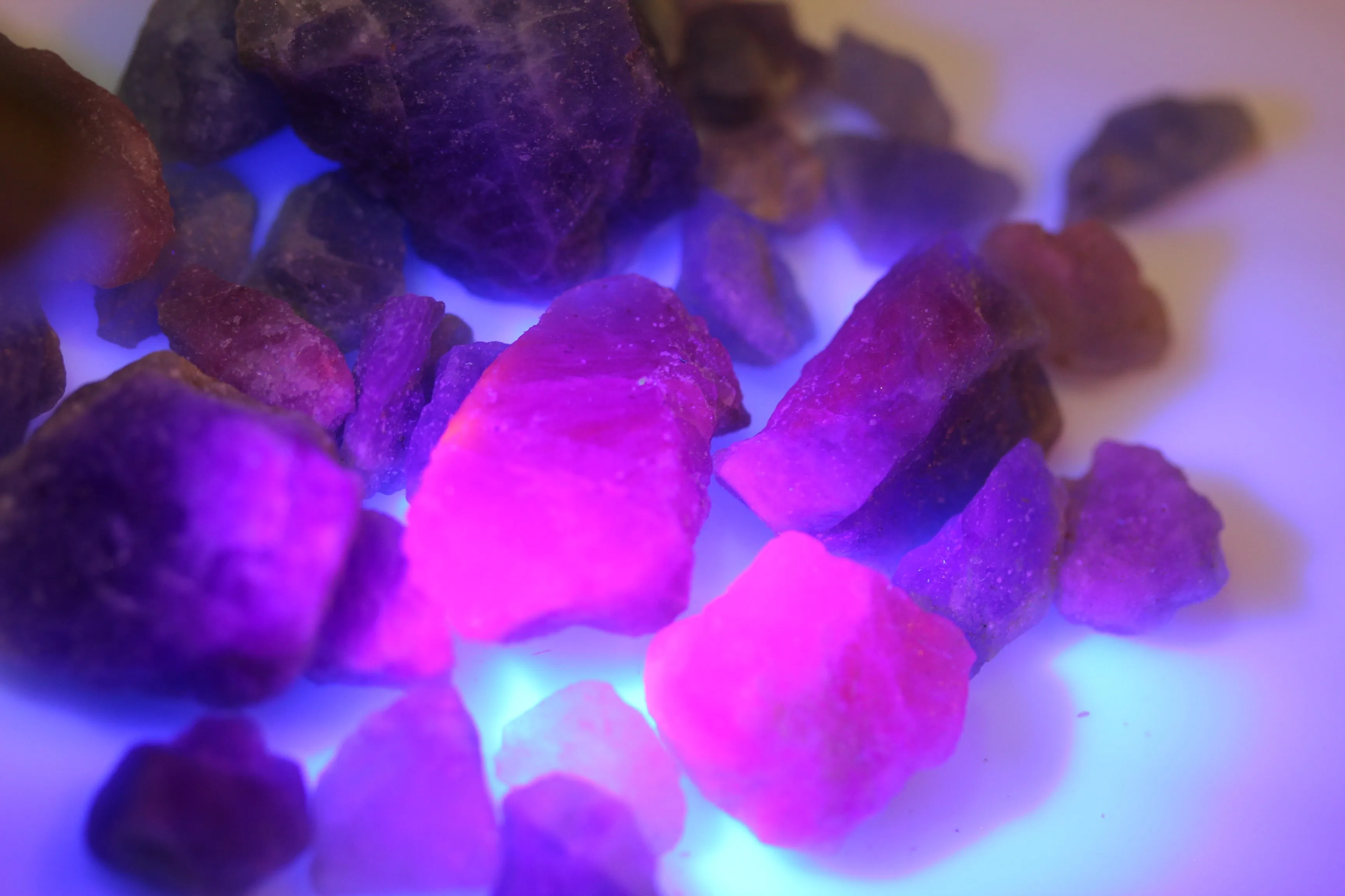 58 grams Natural Raw Hackmanite Fluorescence