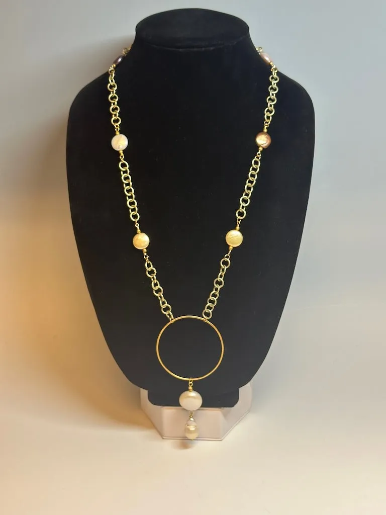 BRASS AND FRESH WATER PEARL CIRCLE PENDANT NECKLACE LCN679