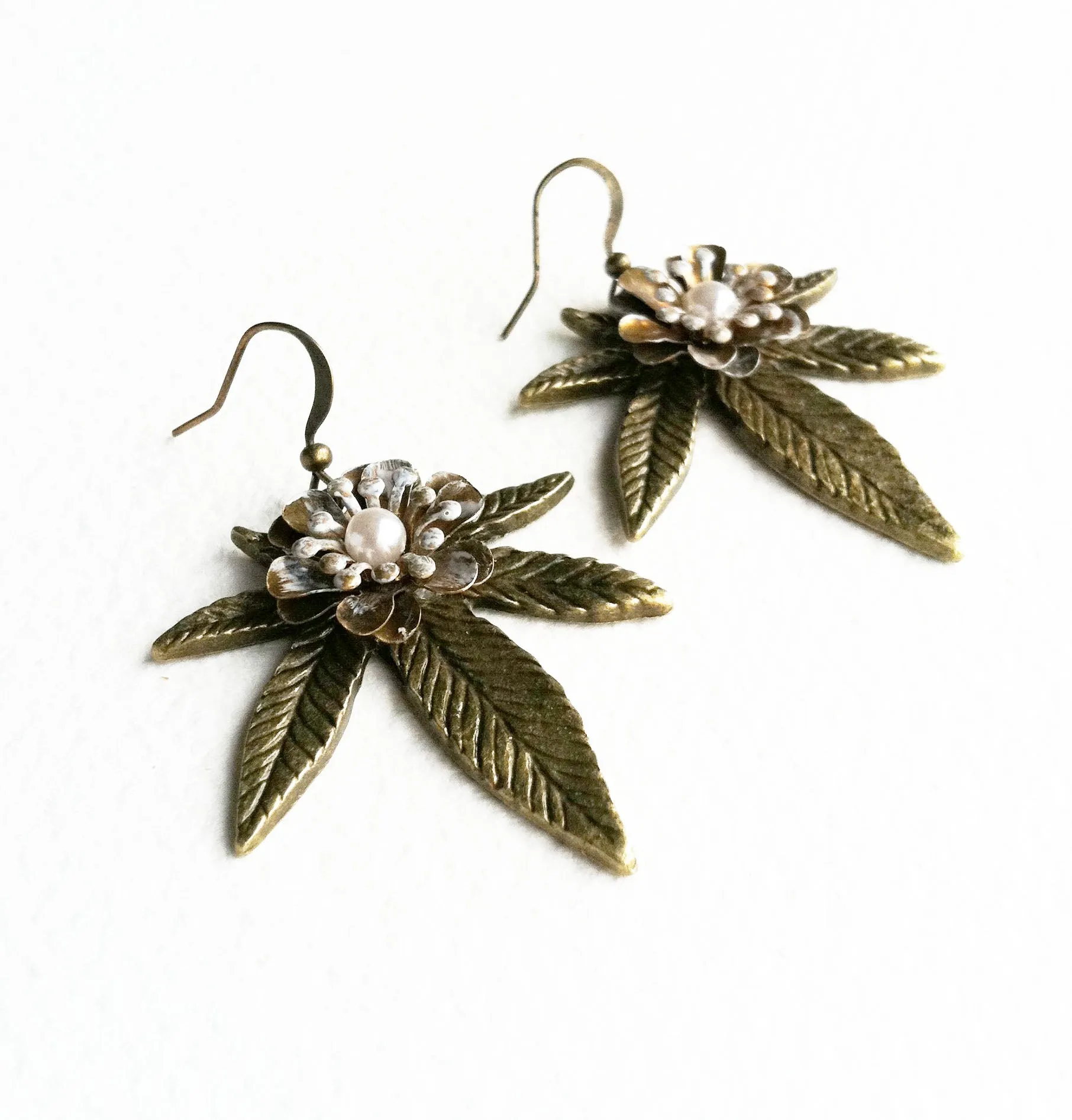 Bronze Pearl Cannabis Earring - Weed Jewelry