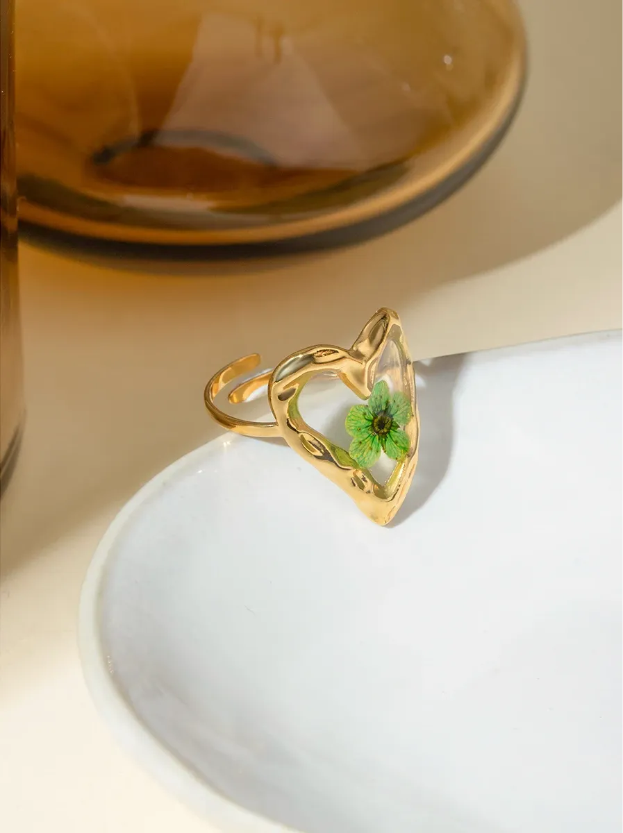 Charming Irregular Love Heart Green Plum Flower Ring