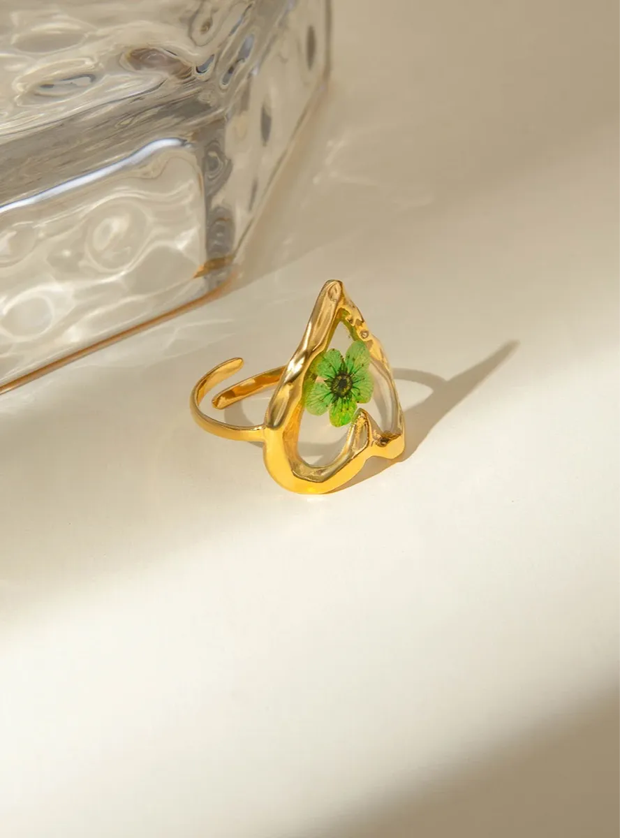 Charming Irregular Love Heart Green Plum Flower Ring