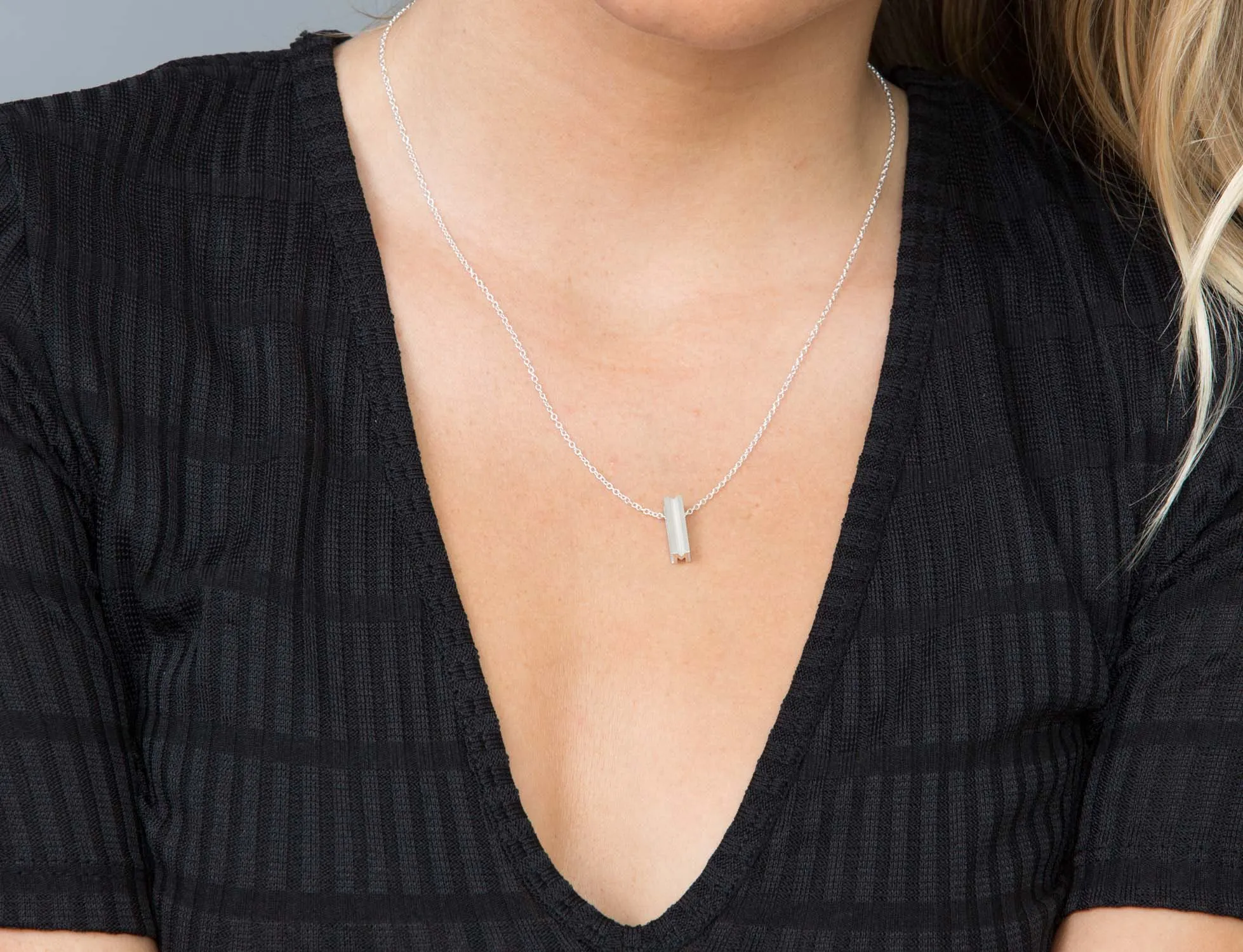 D - Short Pendant Necklace