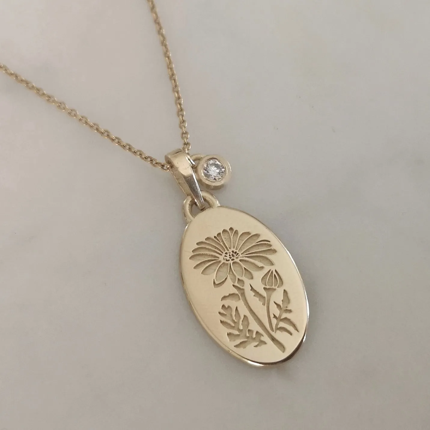 Daisy necklace, vintage style oval pendant, personalized birth flower necklace