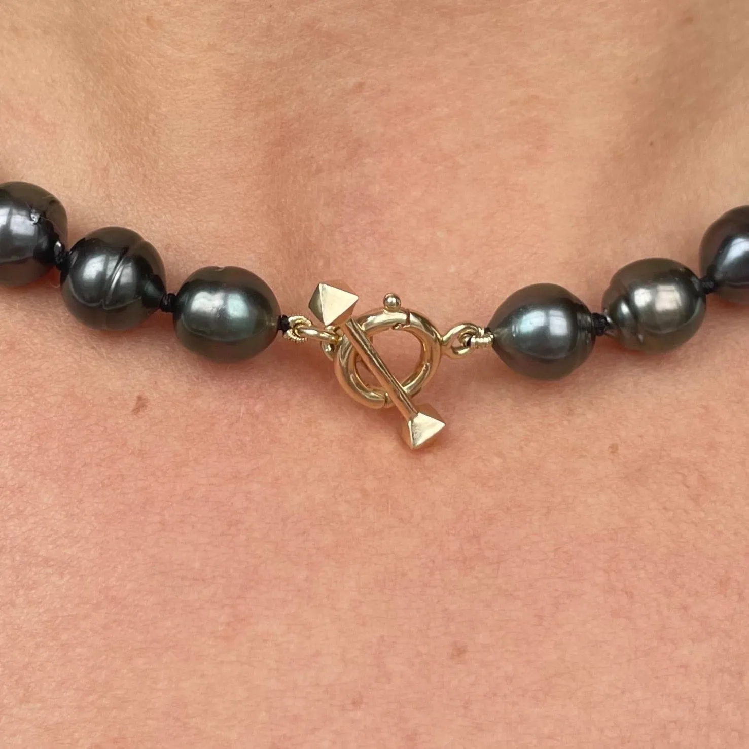 Diana Pearl Mini Choker with toggle