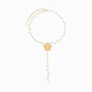 Flirty Flower Necklace in Pearl