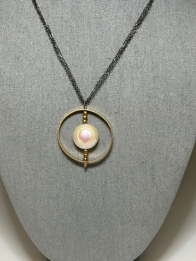 LARGE FRESH WATER PEARL/GOLD CIRCLE NECKLACE WITH OXIDIZED SS CHAIN LCN644