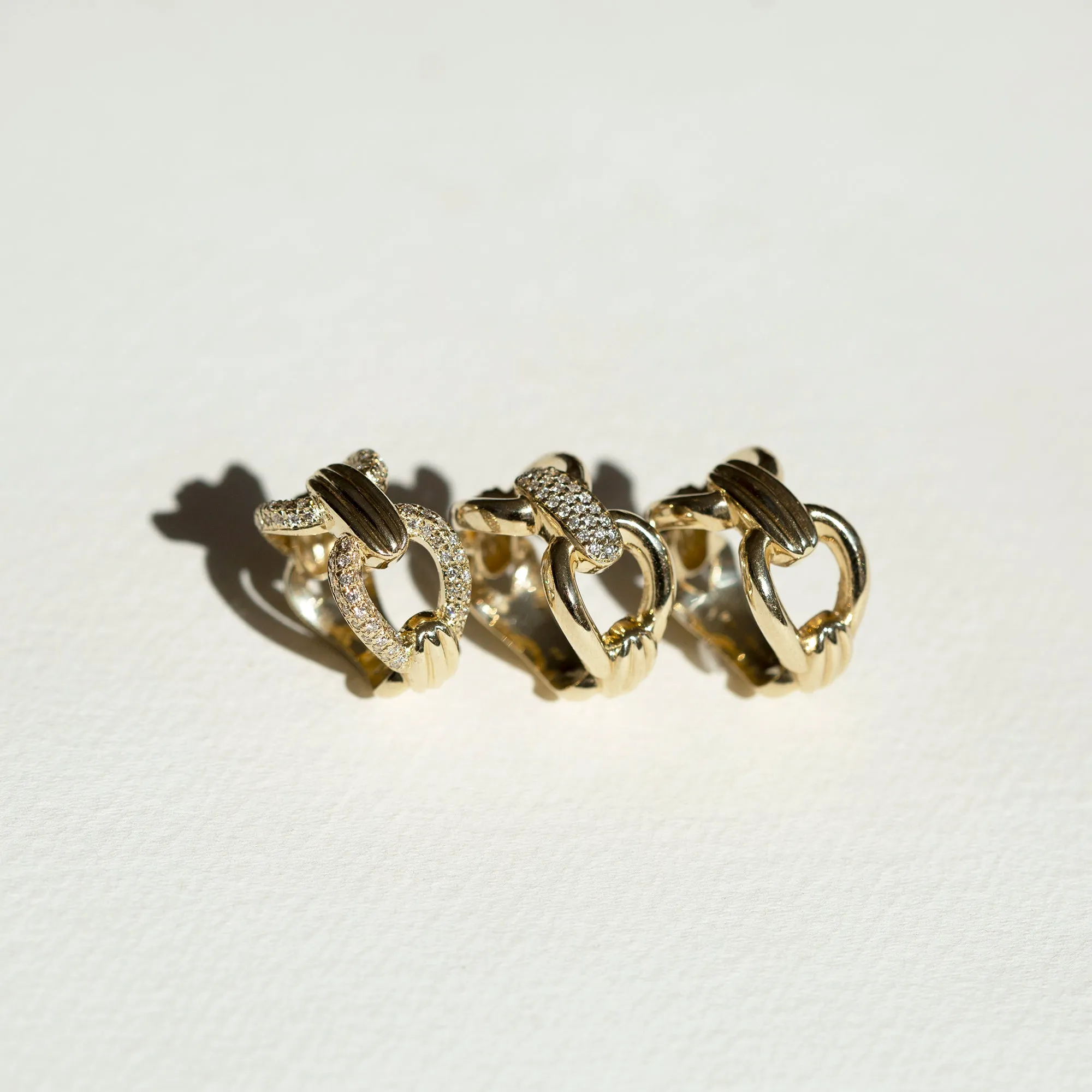 Link Column Ring with Center Diamonds