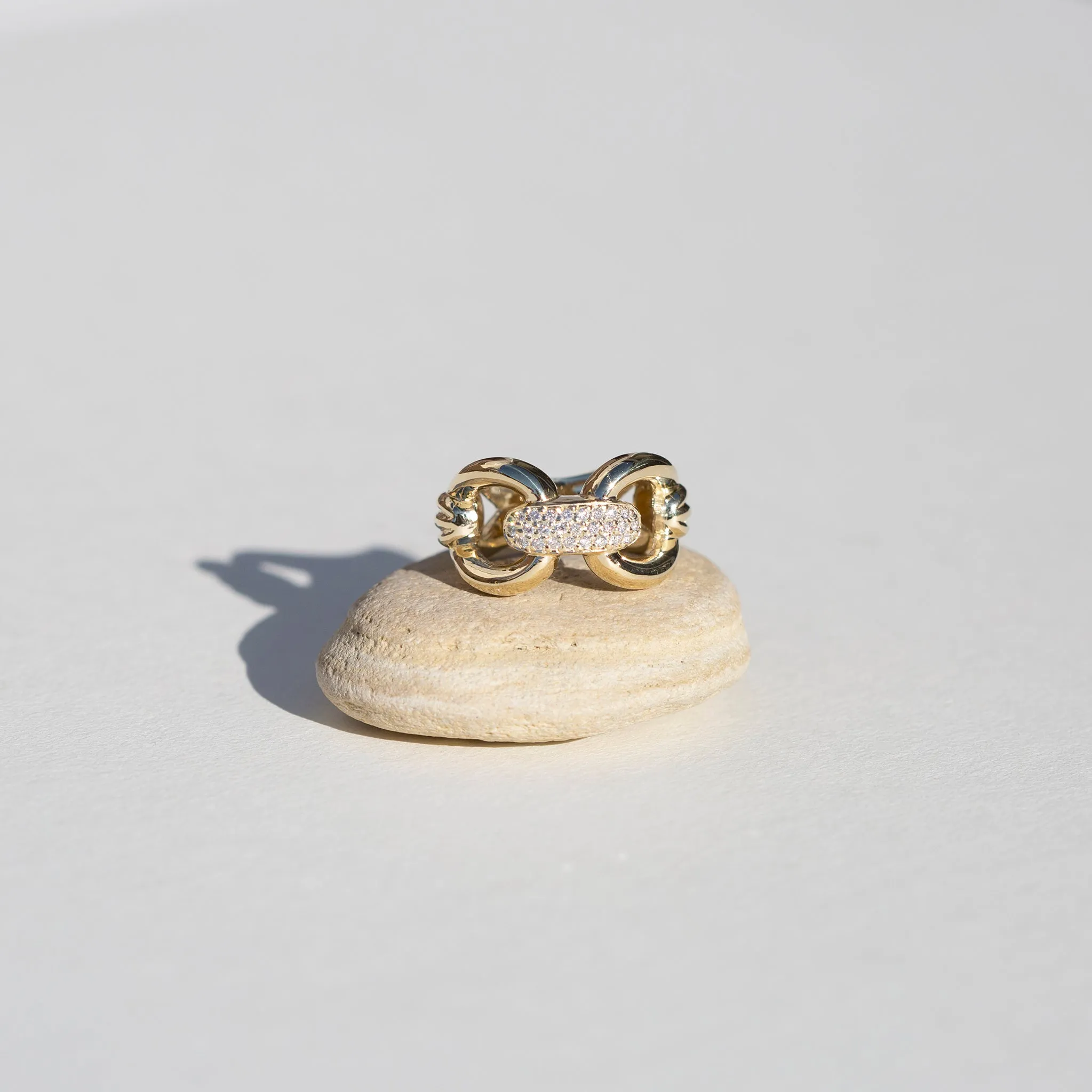 Link Column Ring with Center Diamonds