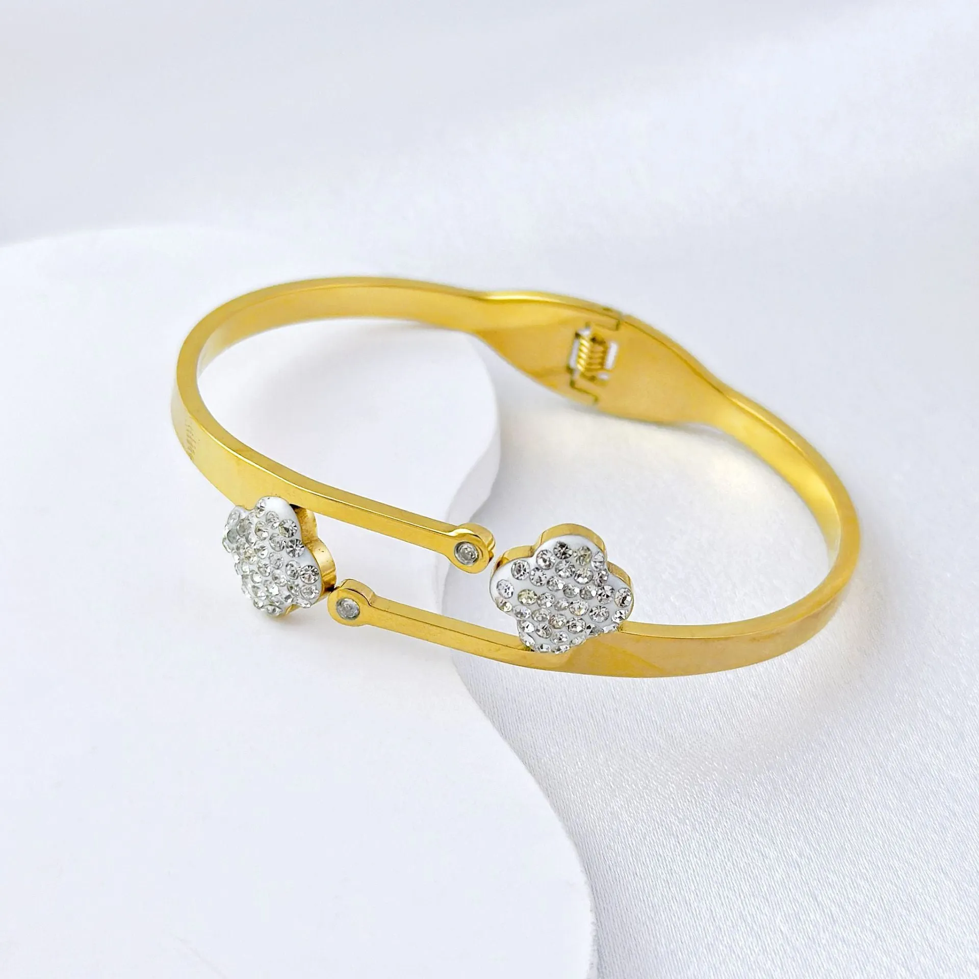 Lucky Titanium Gold Plated Stainless Steel Four-leaf Clover Bracelet Bangle for Women