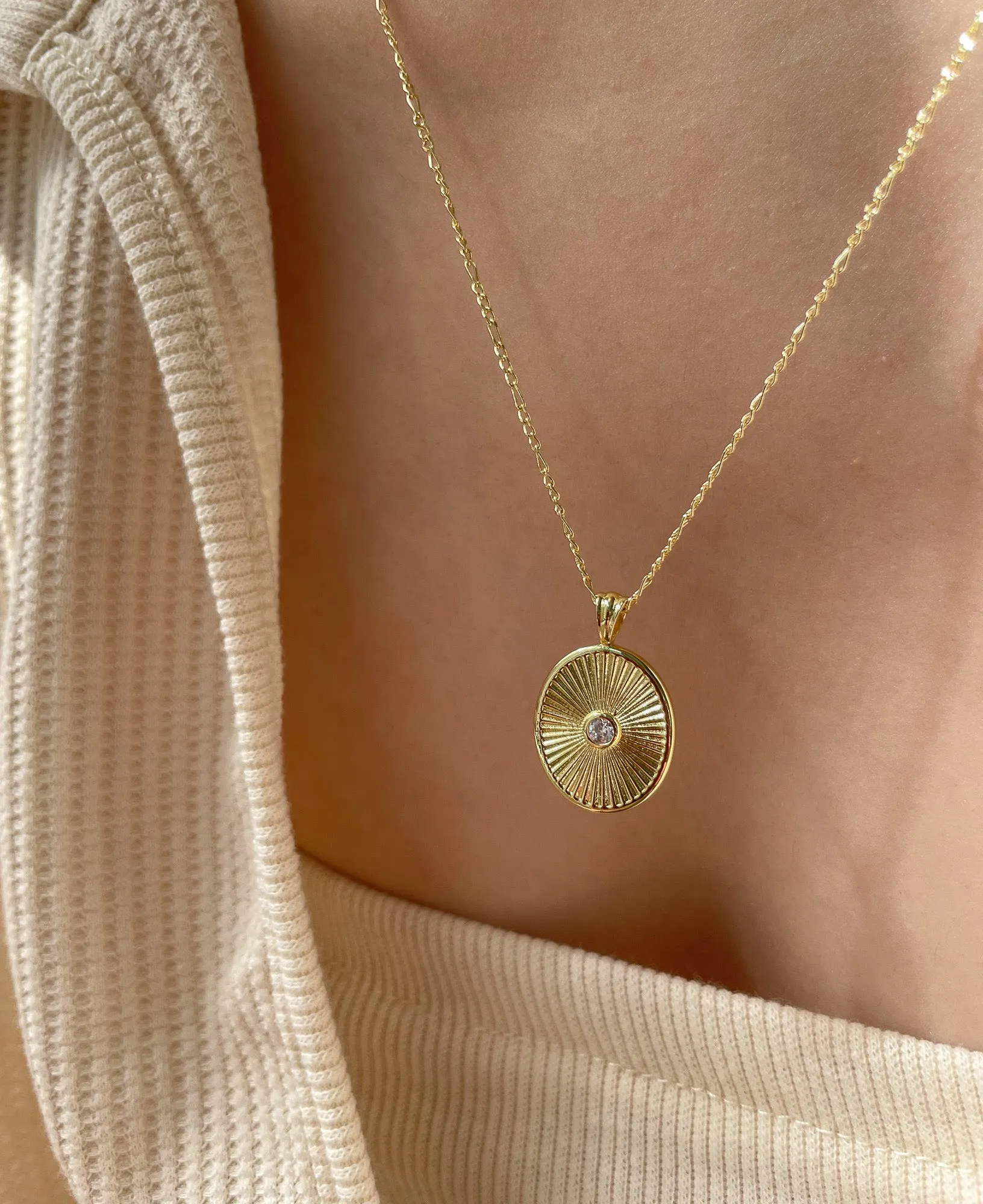 Mia Round Pendant Necklace