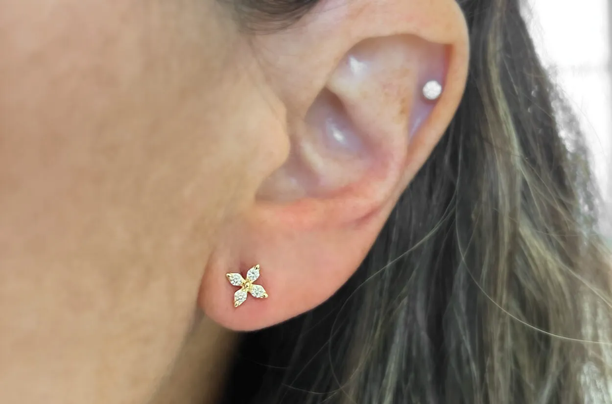 Mini Earrings 14kt Gold Flower & Four Diamonds Studs