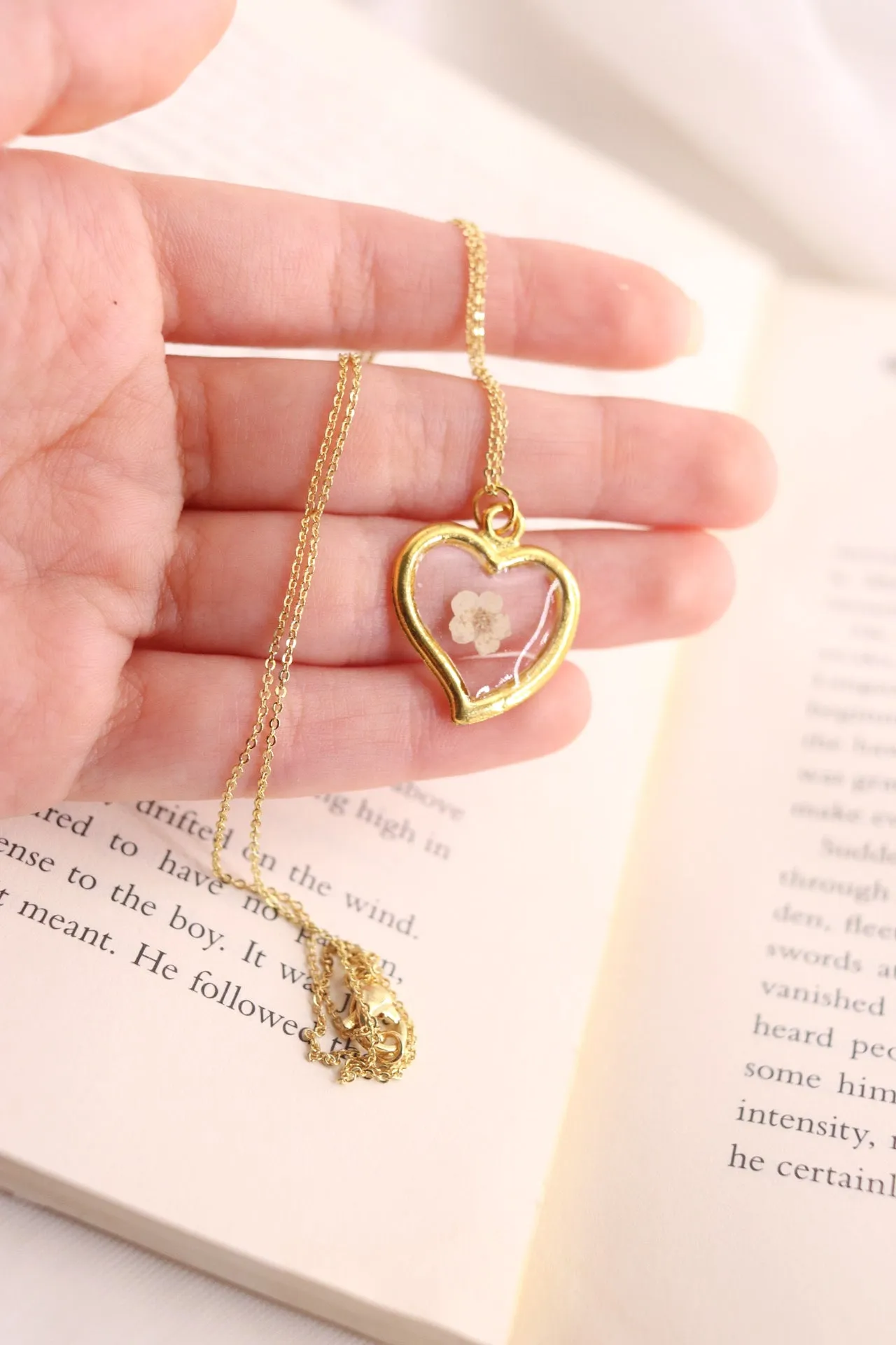 Pressed Flower Heart Necklace, Real Dried Wildflower Resin Pendant, Blossom Flower Necklace, Botanical Nature Jewelry Holiday Gift For Her