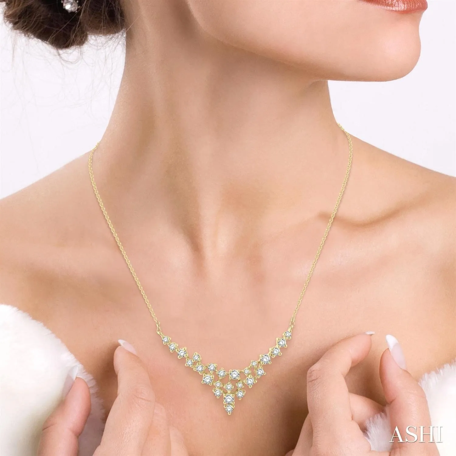 Scatter Diamond Necklace1/2 ctw V-Shape
