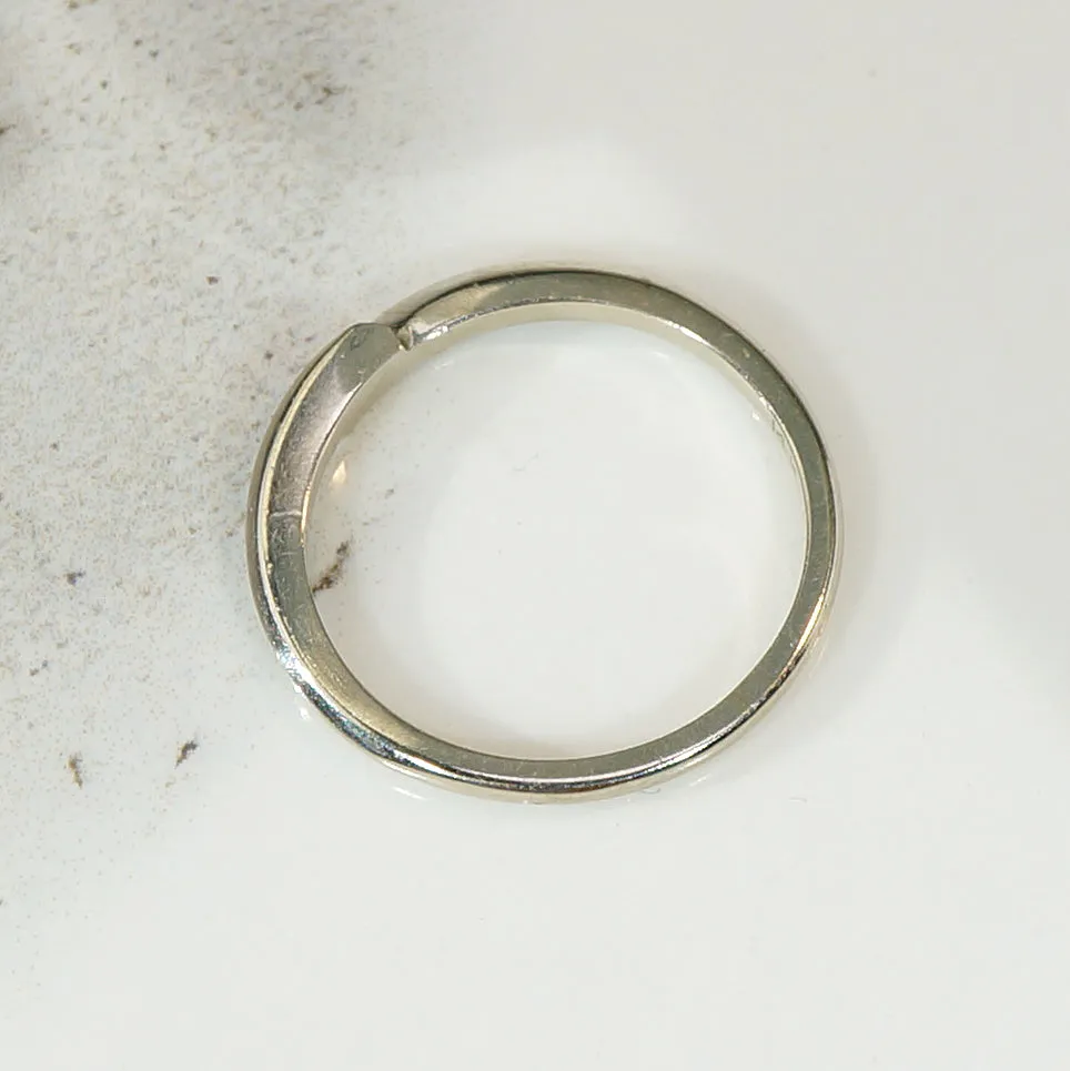 Simple Crossover White Gold Band
