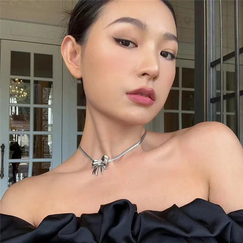 SIMPLE SILVER BOW NECKLACE UB2741