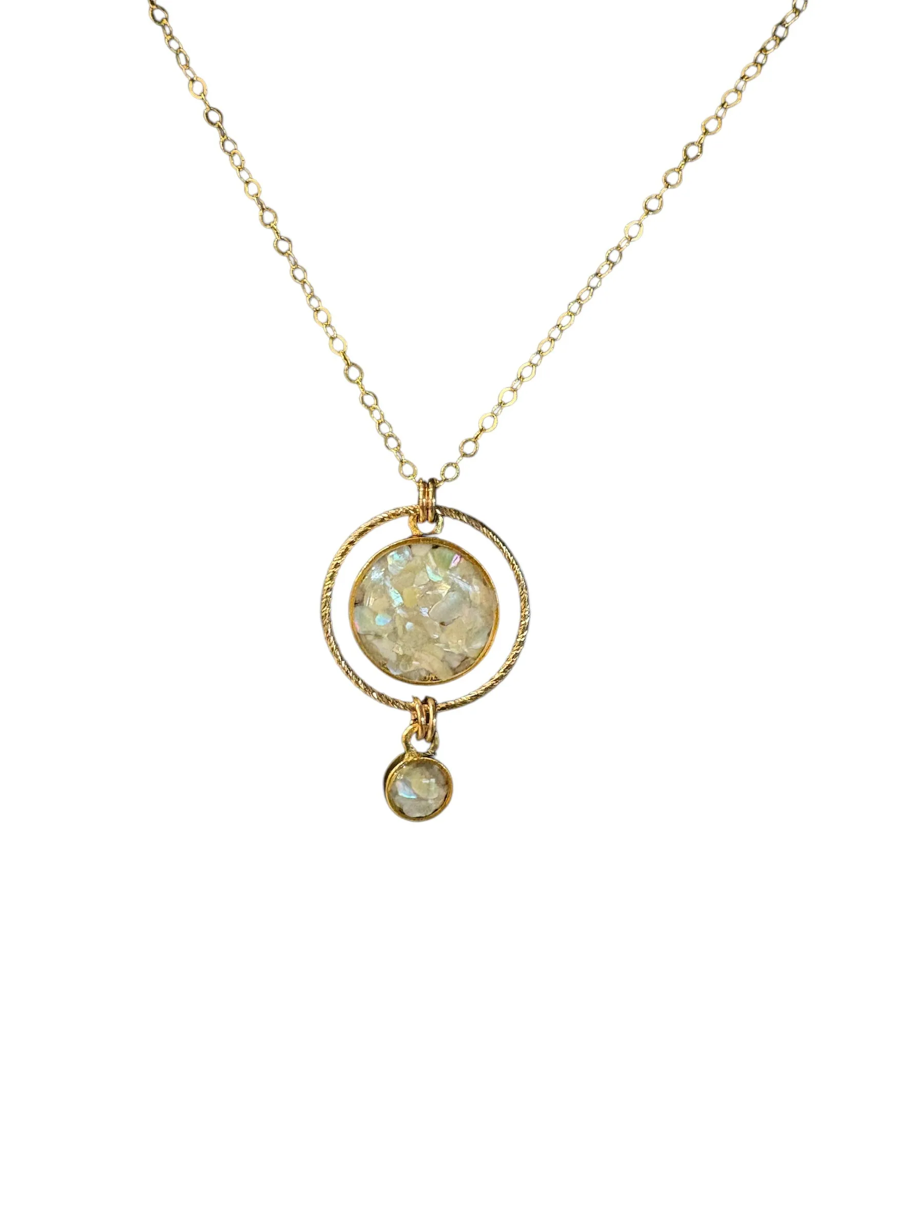 Swing Necklace -Mother of Pearl