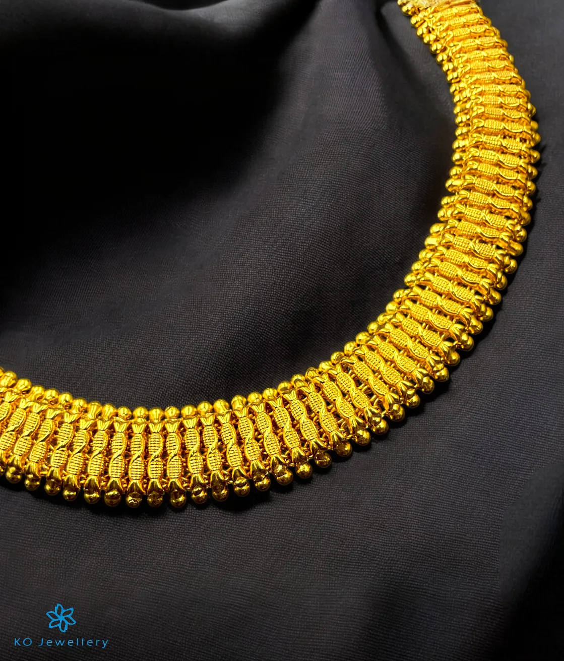 The Prashanti Silver Necklace (Medium)